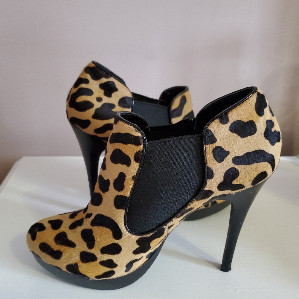 Aldo leopard print ankle boot heels